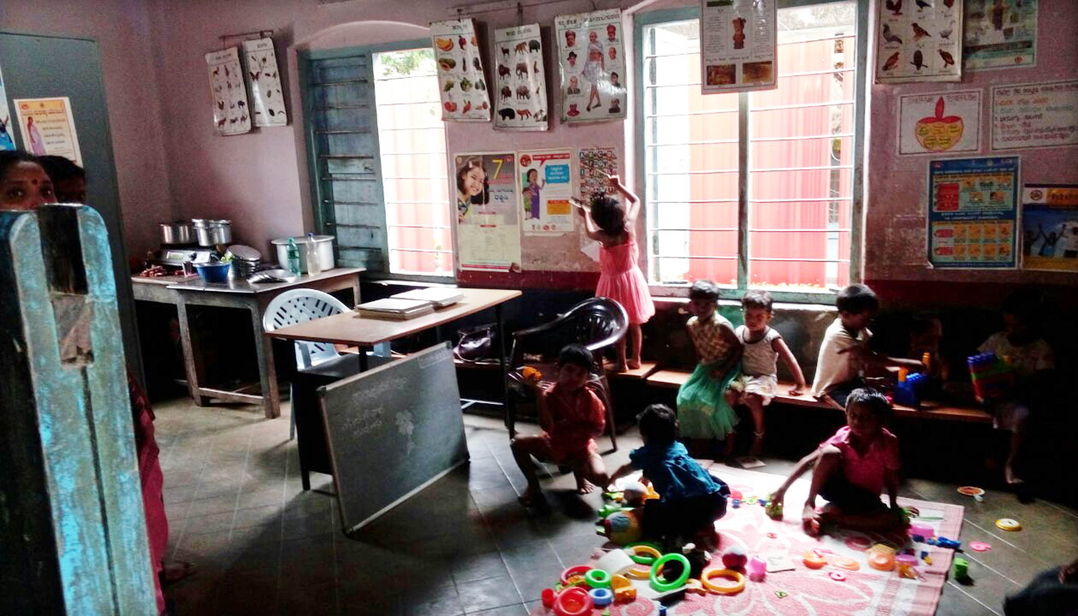 ಮೈನ್ ಶಾಲೆಯ ಅಂಗನವಾಡಿ ಸ್ಥಳಾಂತರಕ್ಕೆ ಆಗ್ರಹ